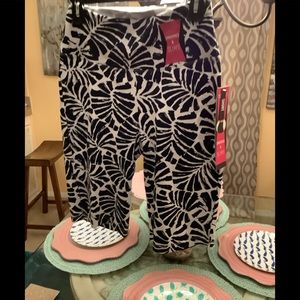 TEEZHER long shorts size S Navy & white Smooth and slims NWT invisible panel.